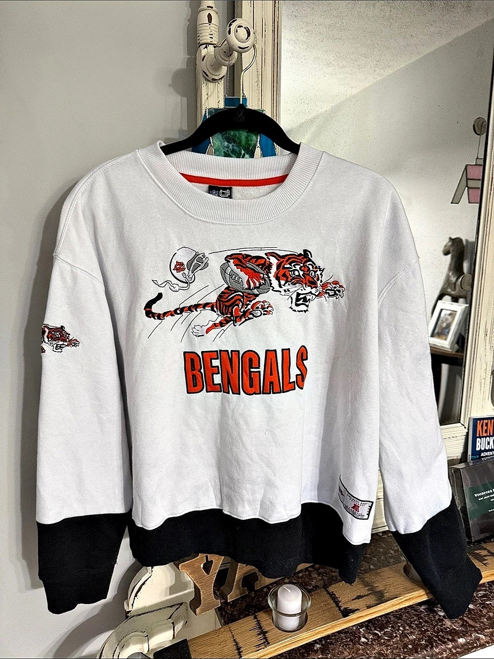 NFL Bengals Graphic Sweatshirt White & Black XL Like New